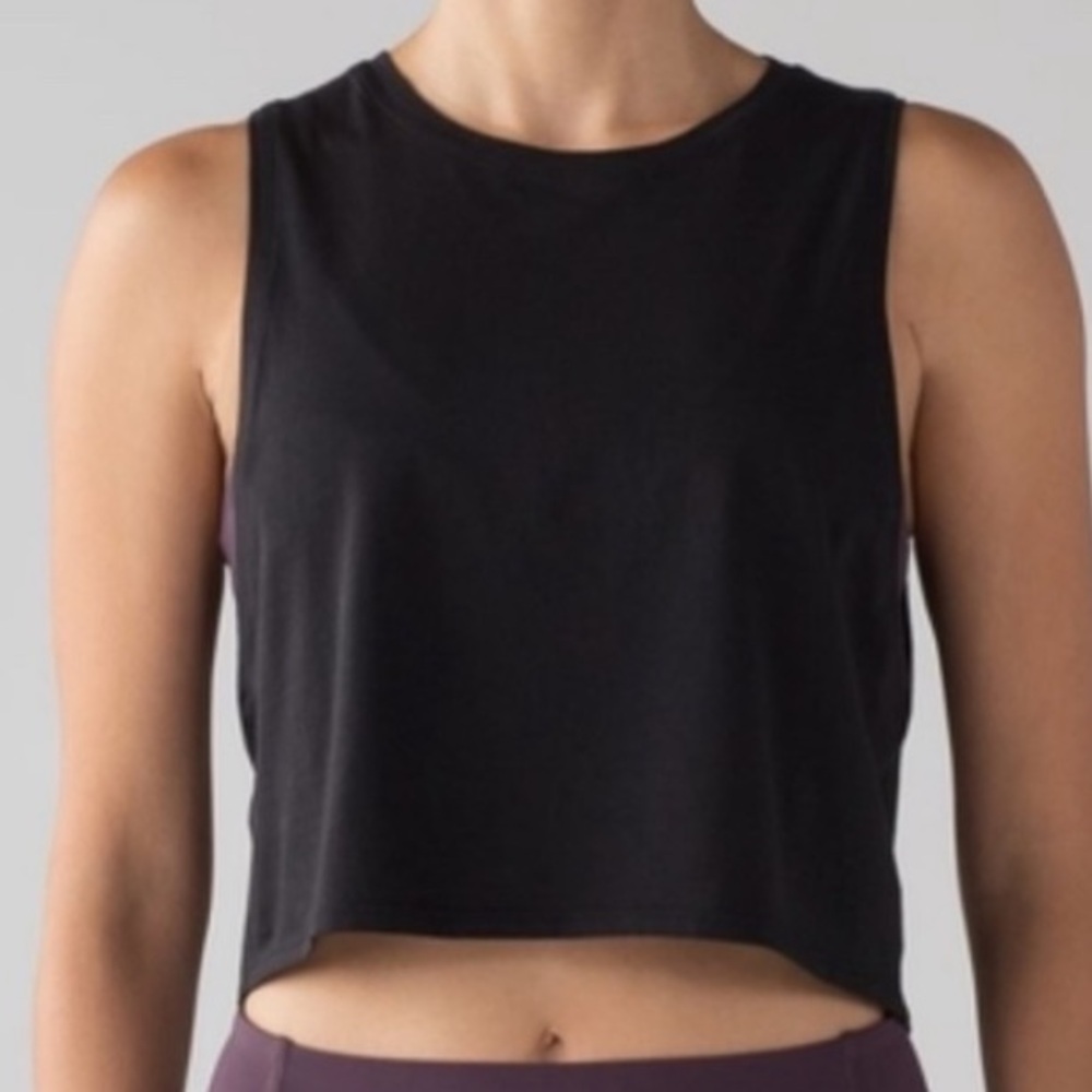 Lululemon crop tank with back cut out